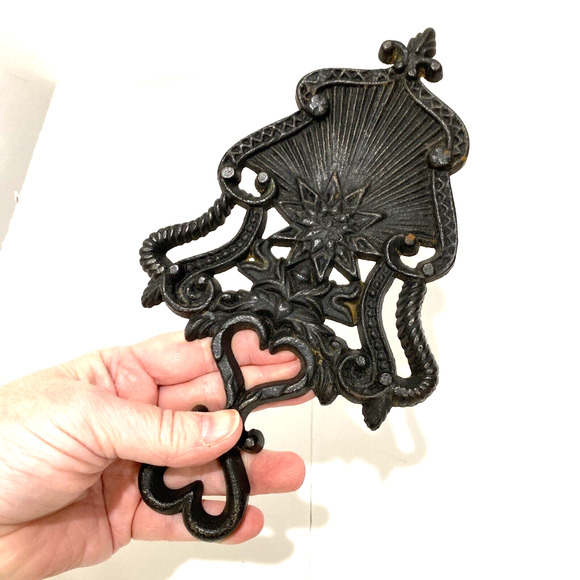 Black cast iron trivet ornate hearts motif primitive hearth country farmhouse - Picture 2 of 7